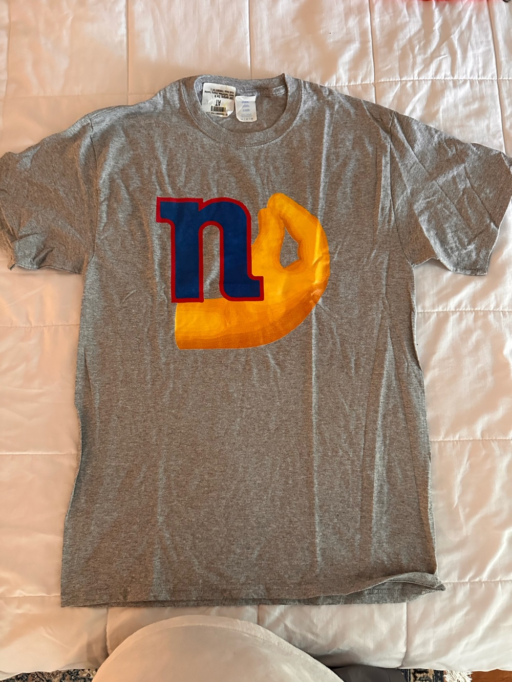 NY Giants Gray Graphic Tee!